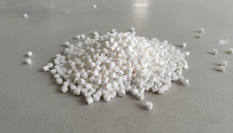 Plastic resin pellets for injection molding